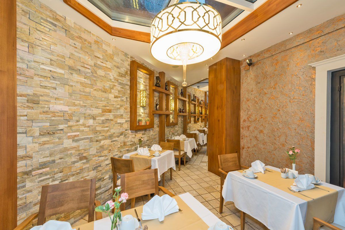 The Million Stone Hotel , Restaurant