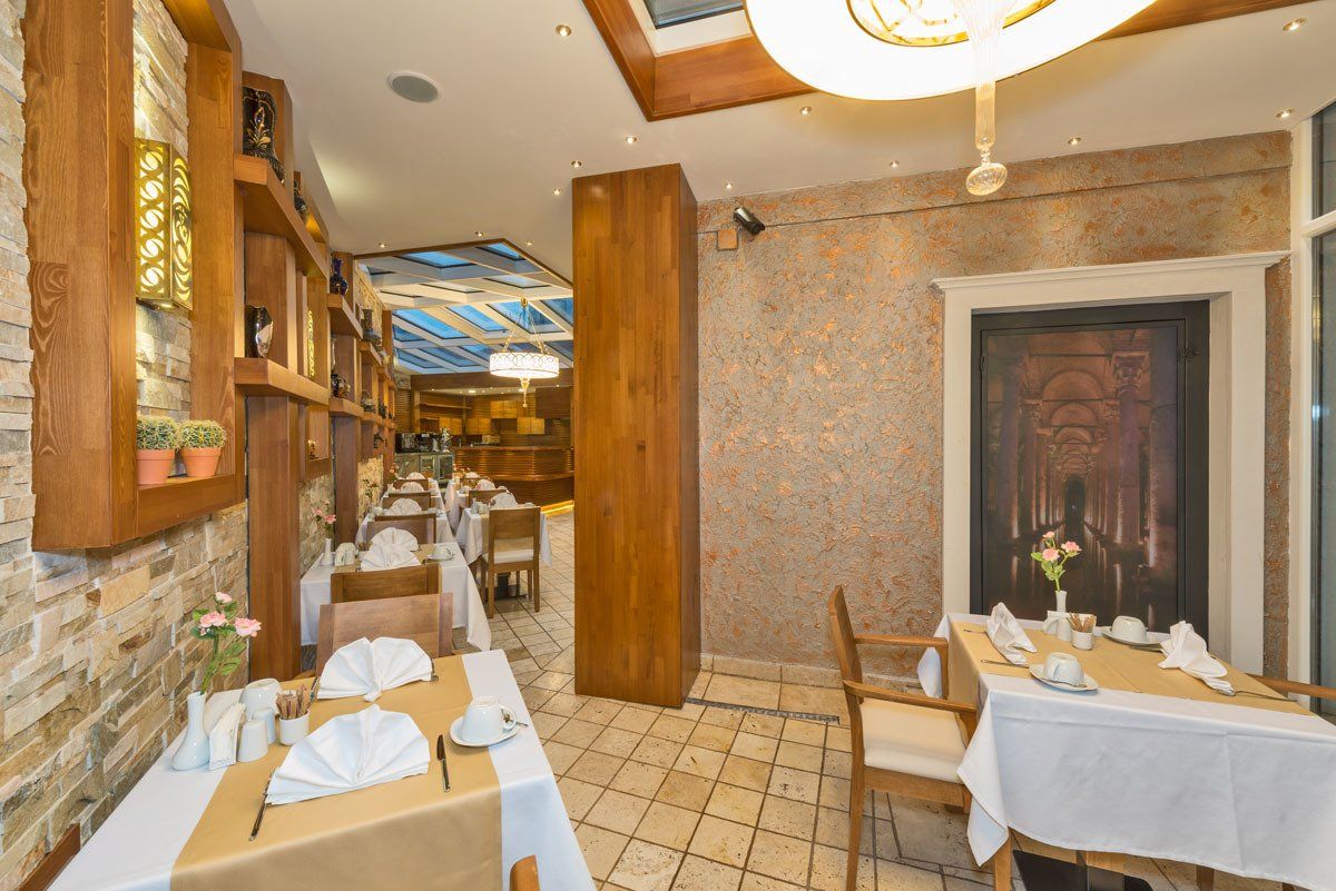 The Million Stone Hotel , Restaurant