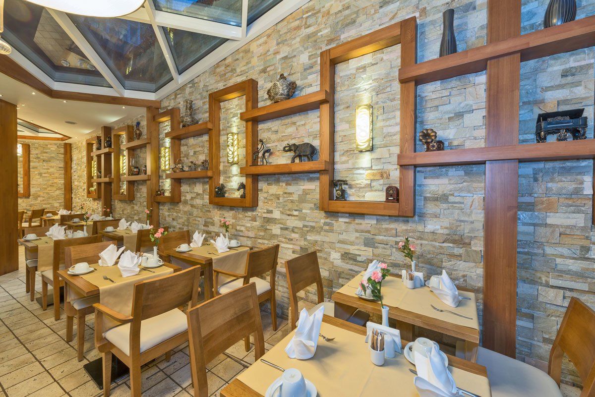 The Million Stone Hotel , Restaurant