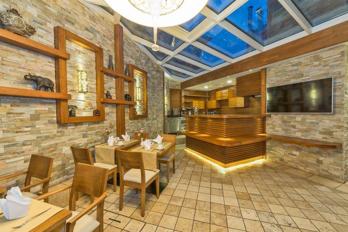 The Million Stone Hotel , Restaurant