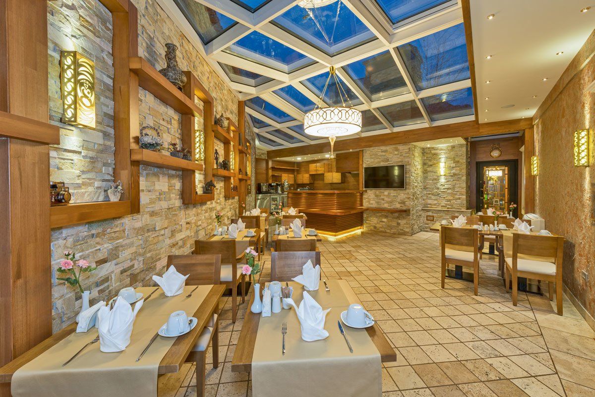 The Million Stone Hotel , Restaurant