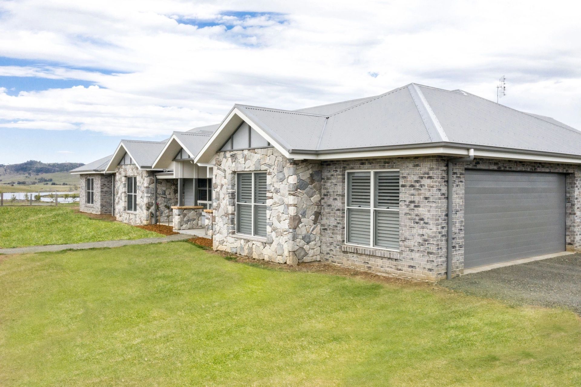A row of houses sitting next to each other on a lush green field.
