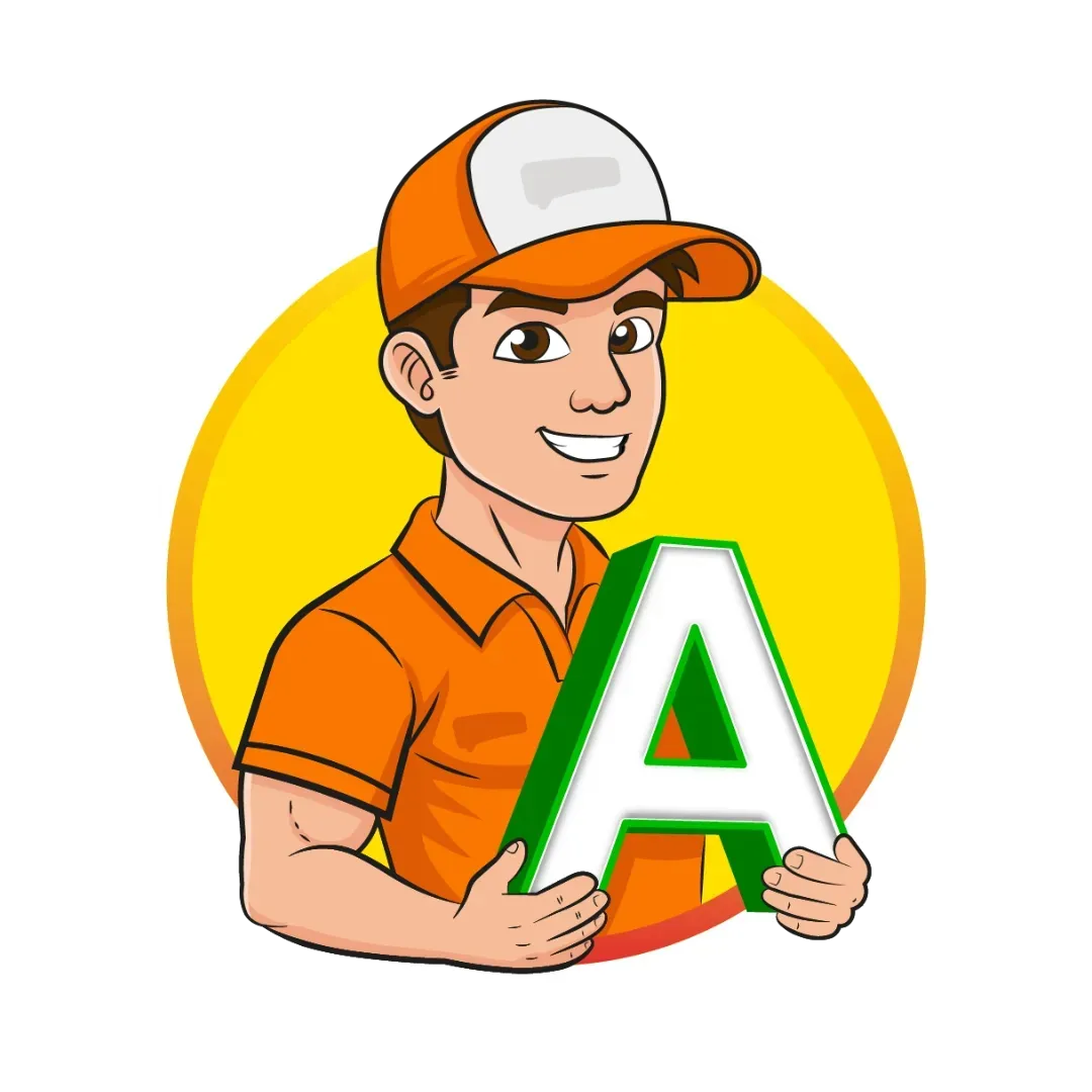 Hombre con uniforme naranja sosteniendo una gran letra A, sonriendo.