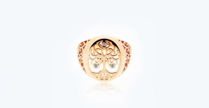 Anello con albero dorato