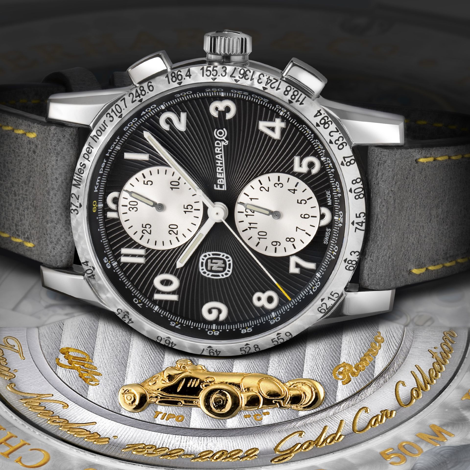 Un orologio argentato e nero 