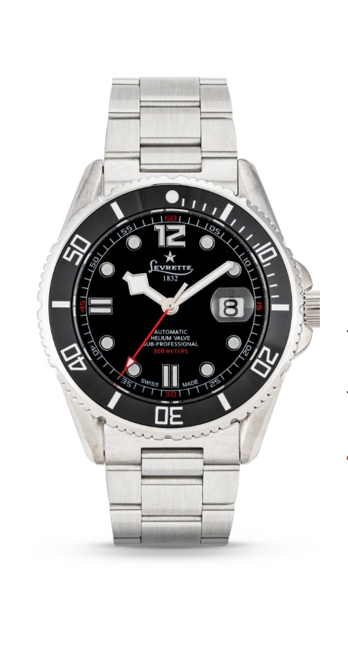 Un orologio argento e nero con cinturino in acciaio inossidabile