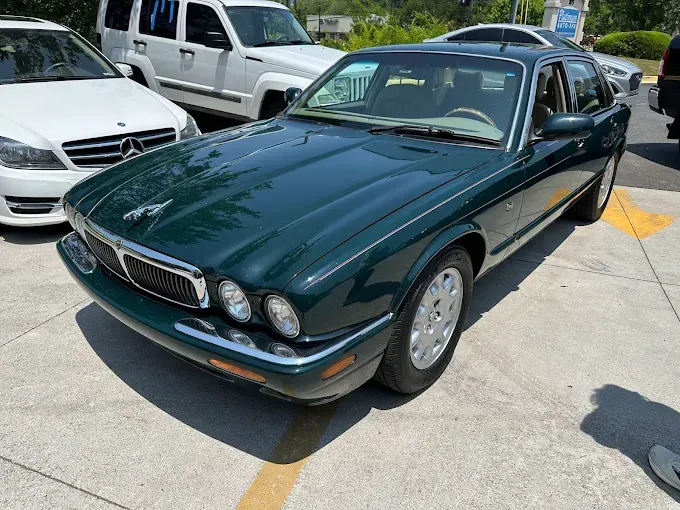 Jaguar auto glass replacement in East Cobb, GA