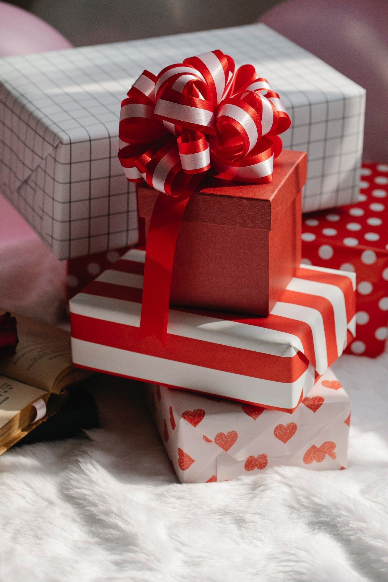 Red gift wrapping idea