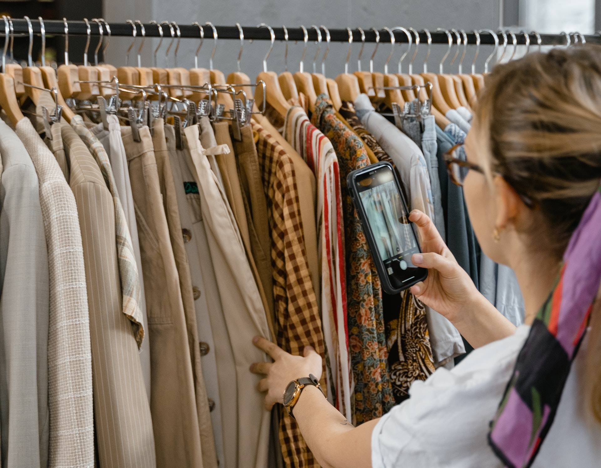 unified commerce ecosystem women hold mobile in store
