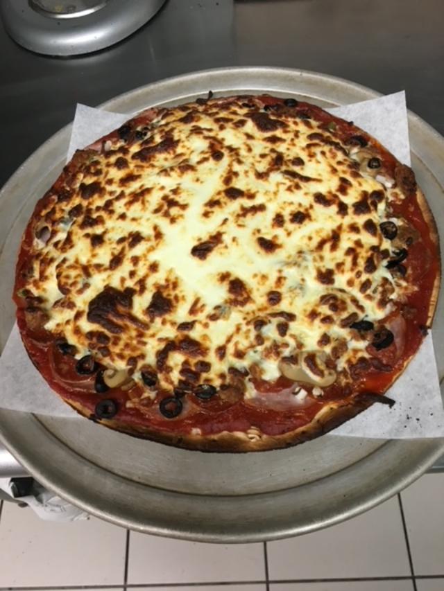 Pizza — Lonsdale, MN — Brewster’s Bar & Grill