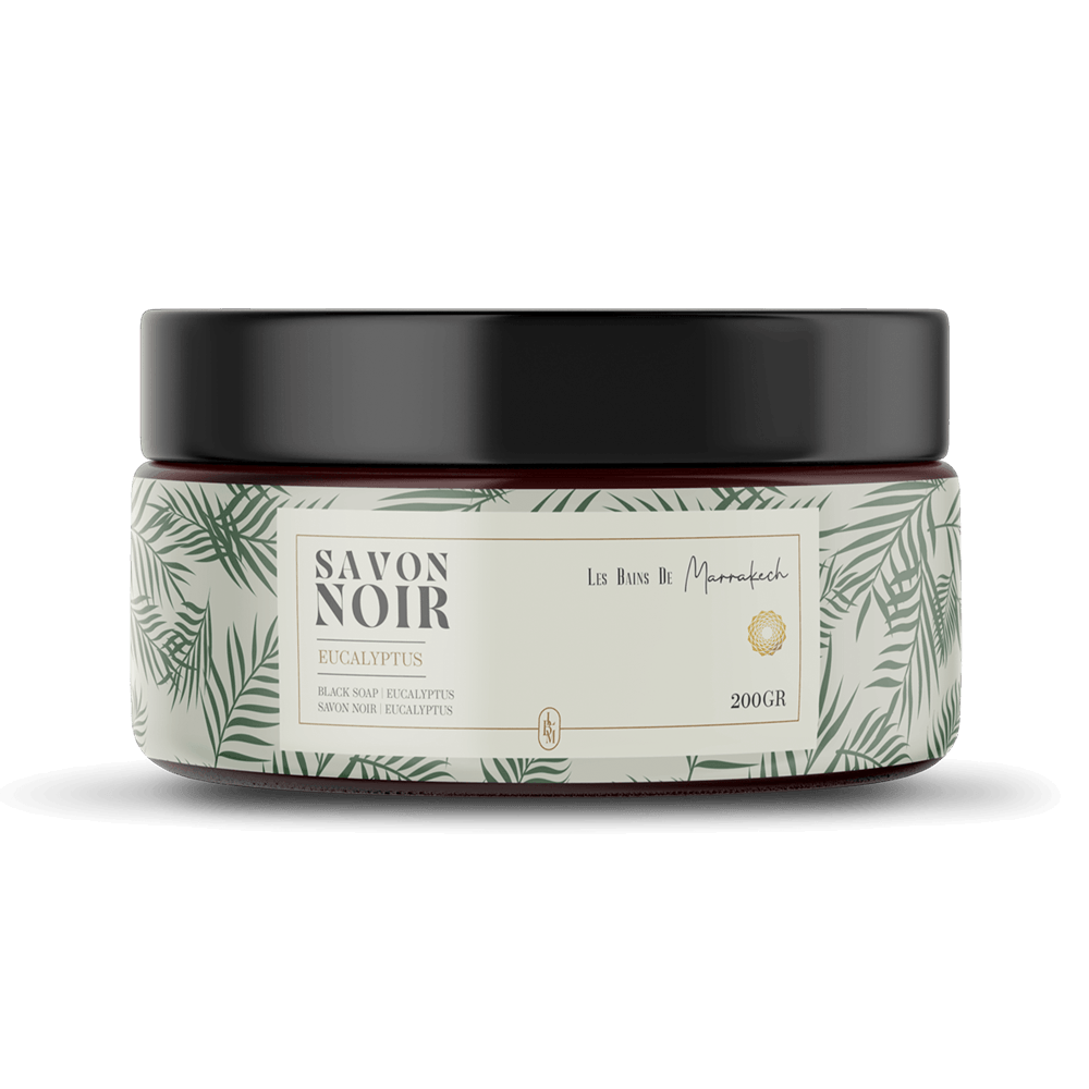 Savon noir à l’eucalyptus, inspiré du hammam marocain, idéal pour purifier la peau et retrouver un gommage traditionnel.