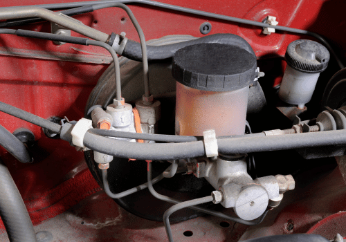 What are the Symptoms of a Failing Brake Master Cylinder?