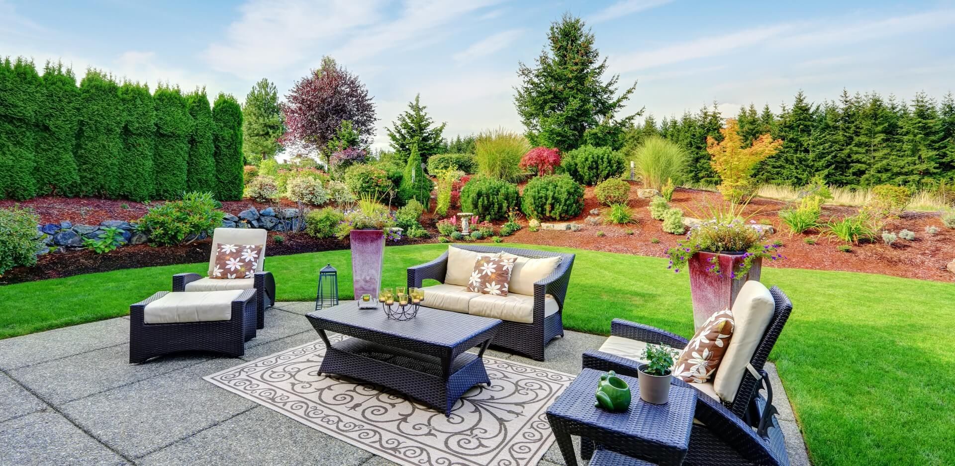 Creating a warm and welcoming outdoor living space for your home