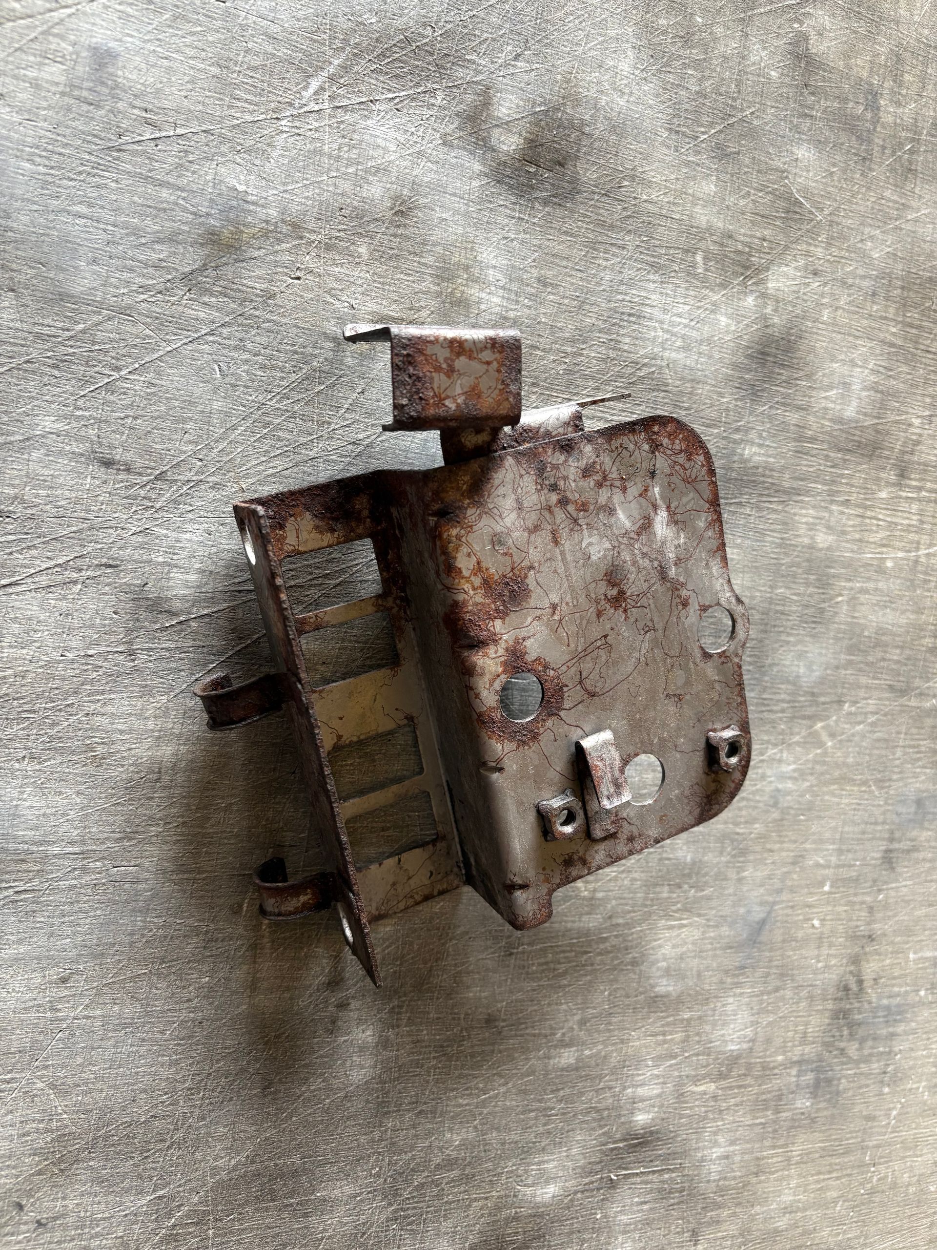 rusty honda battery box clean up sand blasting powder coating