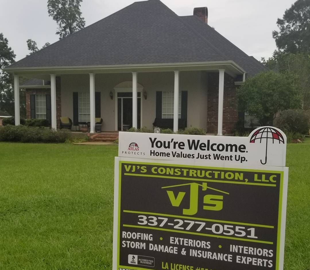 A sign in front of a house that says you 're welcome