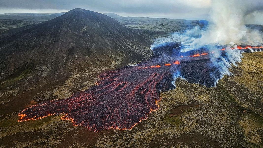 Latest Update Volcanic Eruption In Reykjanes Peninsula Iceland Near Litli Hr Tur