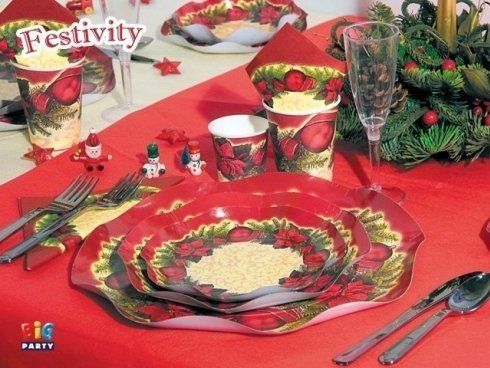 piatti e bicchieri a tema natalizio
