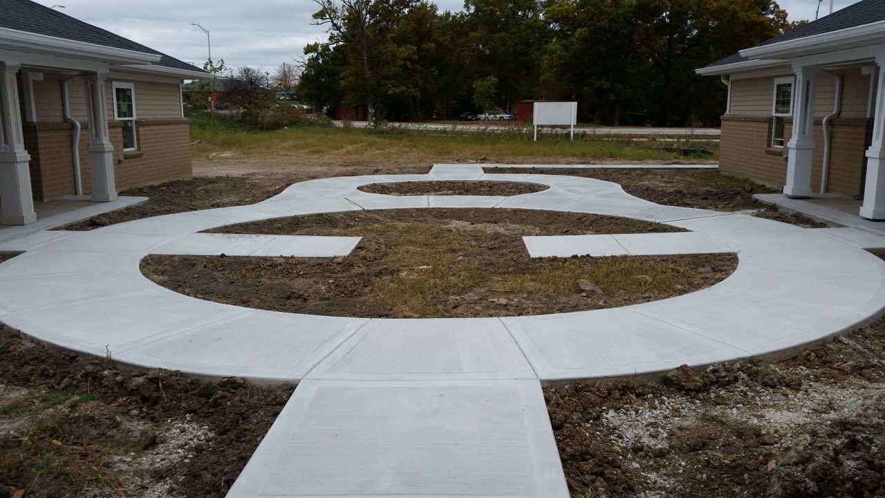 Circular Concrete Walkway | Elgin, IL | RG Asphalt & Concrete LLC