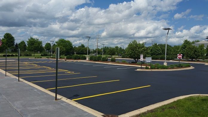 Small Parking Area | Elgin, IL | RG Asphalt & Concrete LLC