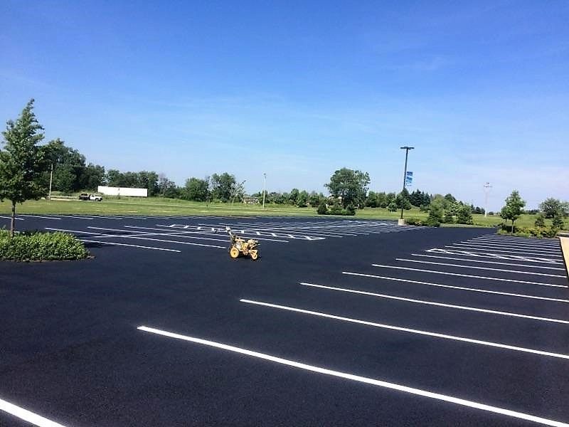 Large Parking Area | Elgin, IL | RG Asphalt & Concrete LLC