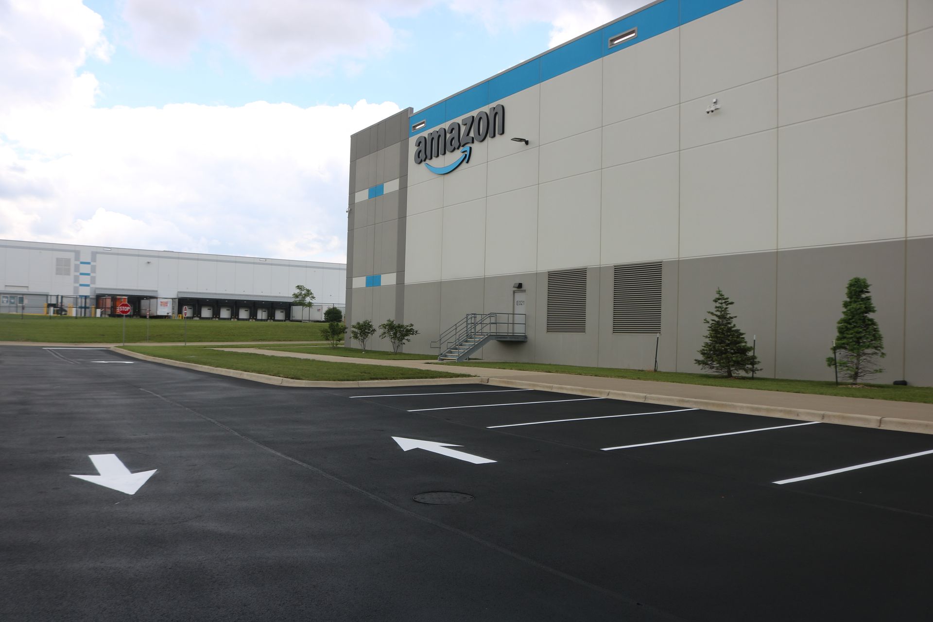 An amazon building with a parking lot in front of it.