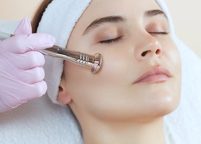 Make up — Cosmetologist Makes the Procedure Microdermabrasion on the Face of the Woman in Scottsdale, AZ