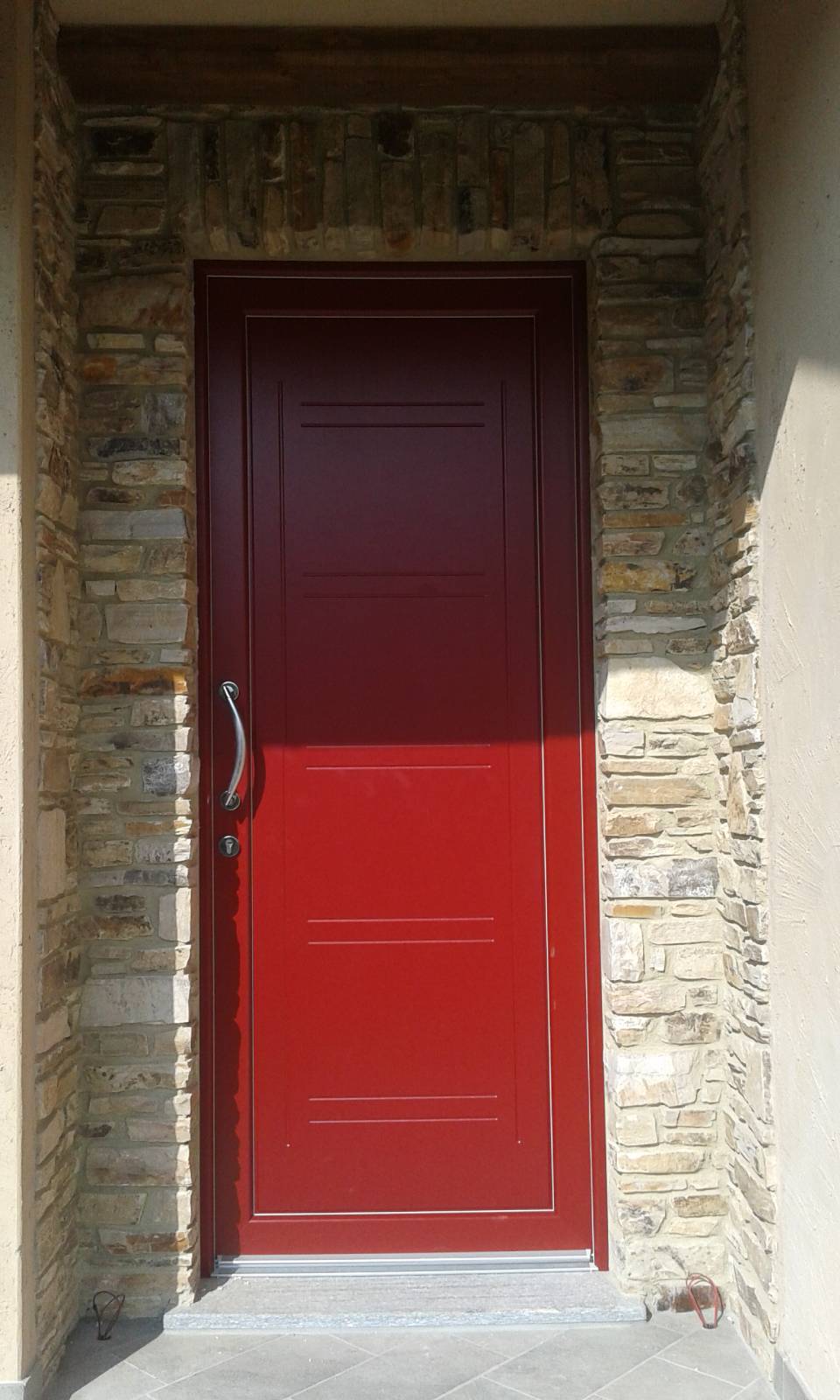 Portoncino in legno rosso