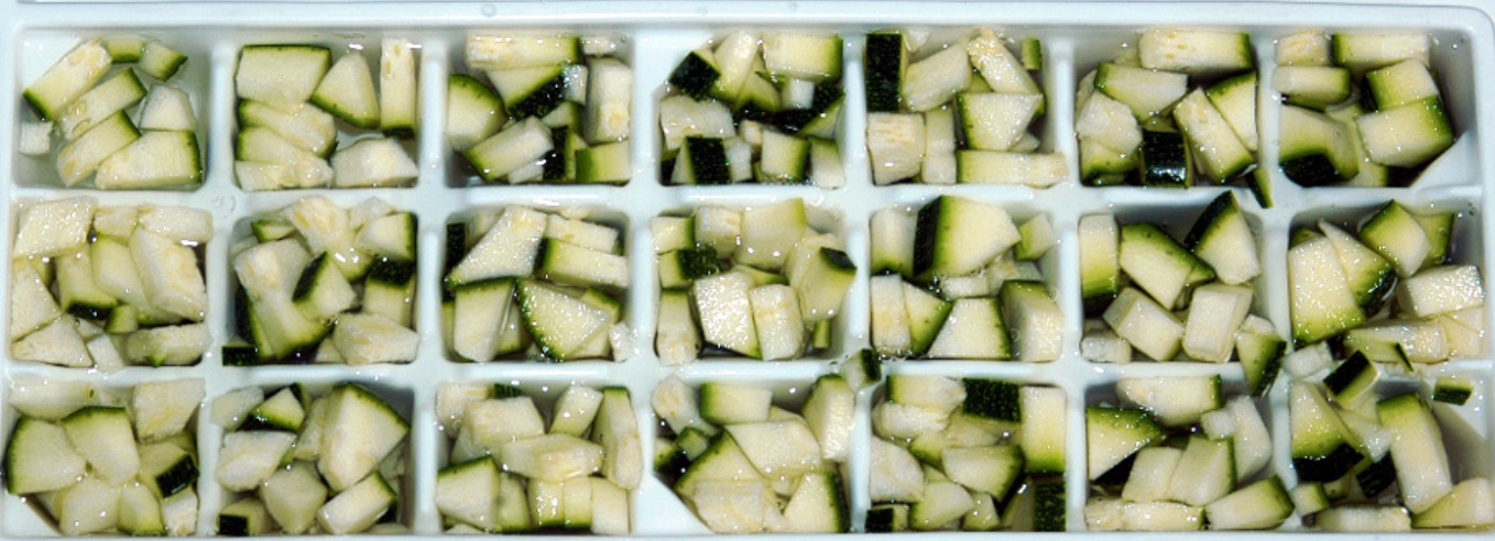Courgettes chat, courgettes pour chat, légumes pour chat, aliment sain chat, donner légumes chat, chat mange courgettes, alimentation féline légumes, bienfaits courgettes chat, recette courgettes chat, légumes cuits pour chat, consultation vétérinaire teigne chat  Entrechats Lyon, consultation vétérinaire chat, vétérinaire chat Lyon, mon chat et moi Lyon, mon chat et moi Rhône, vaccination chat Lyon, médecine féline, soins chat, vétérinaire félin Rhône, check-up chat, prévention santé chat, vétérinaire comportement chat, chat stressé vétérinaire, chat agressif vétérinaire, comportement félin, clinique Cat Friendly Lyon, bien-être félin, soins doux chat, apaiser chat, hospitalisation chat, chirurgie féline, anesthésie chat, soins post-opératoires chat, hôpital vétérinaire Rhône, clinique féline Lyon, surveillance vétérinaire chat, chirurgie douce chat, nutrition féline, alimentation chat, prévention maladies chat, conseils vétérinaires chat, suivi de poids chat, santé féline Lyon, vétérinaire nutrition chat,clinique Cat Friendly Lyon, équipe vétérinaire chats, vétérinaire félin Lyon, médecine du chat, bien-être félin, soins respectueux, spécialiste chat Lyon, conseils vétérinaires chat, blog chat, santé du chat, comportement félin, soins chat Lyon, prévention chat