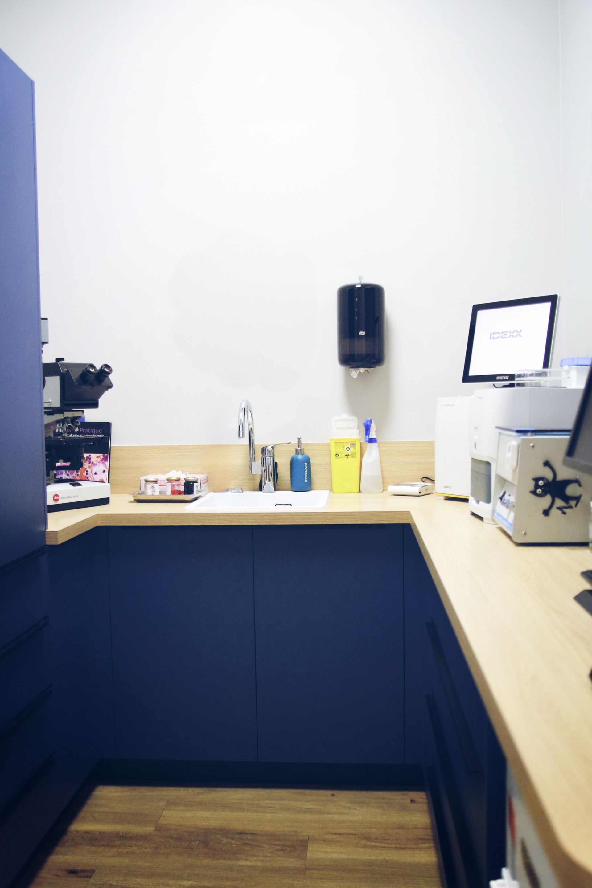 clinique vétérinaire féline, vétérinaire pour chats, vétérinaire spécialiste du chat, médecine féline, clinique féline Lyon, vétérinaire chats Lyon, soins pour chats, clinique Cat Friendly Lyon, hôpital pour chats, bien-être félin, spécialiste chat Rhône, Entrechats Lyon, consultation vétérinaire chat, vétérinaire chat Lyon, mon chat et moi Lyon, mon chat et moi Rhône, vaccination chat Lyon, médecine féline, soins chat, vétérinaire félin Rhône, check-up chat, prévention santé chat, vétérinaire comportement chat, chat stressé vétérinaire, chat agressif vétérinaire, comportement félin, clinique Cat Friendly Lyon, bien-être félin, soins doux chat, apaiser chat, hospitalisation chat, chirurgie féline, anesthésie chat, soins post-opératoires chat, hôpital vétérinaire Rhône, clinique féline Lyon, surveillance vétérinaire chat, chirurgie douce chat, nutrition féline, alimentation chat, prévention maladies chat, conseils vétérinaires chat, suivi de poids chat, santé féline Lyon, vétérinaire nutrition chat,clinique Cat Friendly Lyon, équipe vétérinaire chats, vétérinaire félin Lyon, médecine du chat, bien-être félin, soins respectueux, spécialiste chat Lyon, conseils vétérinaires chat, blog chat, santé du chat, comportement félin, soins chat Lyon, prévention chat,