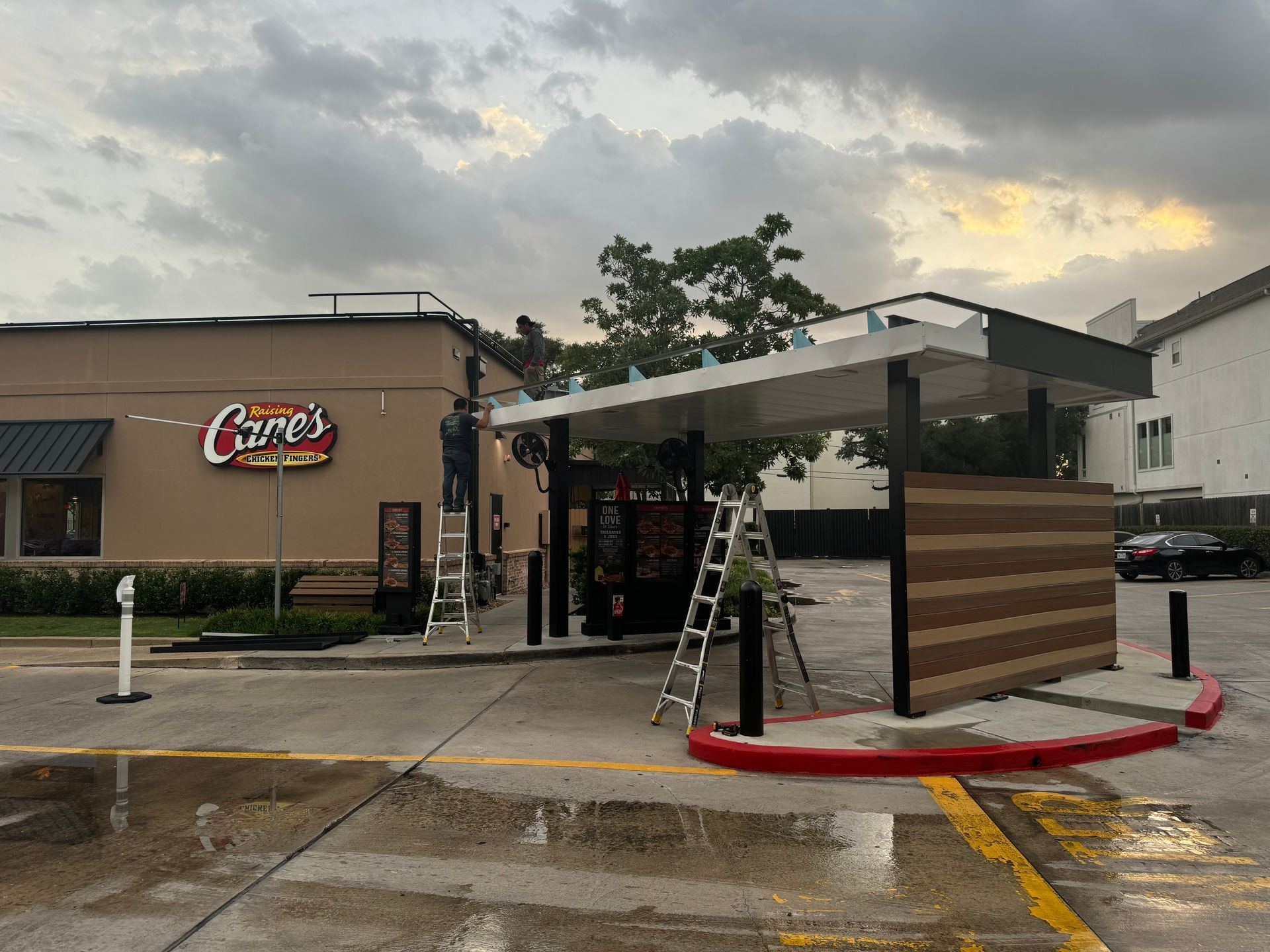 A fast food restaurant is being remodeled in a parking lot.