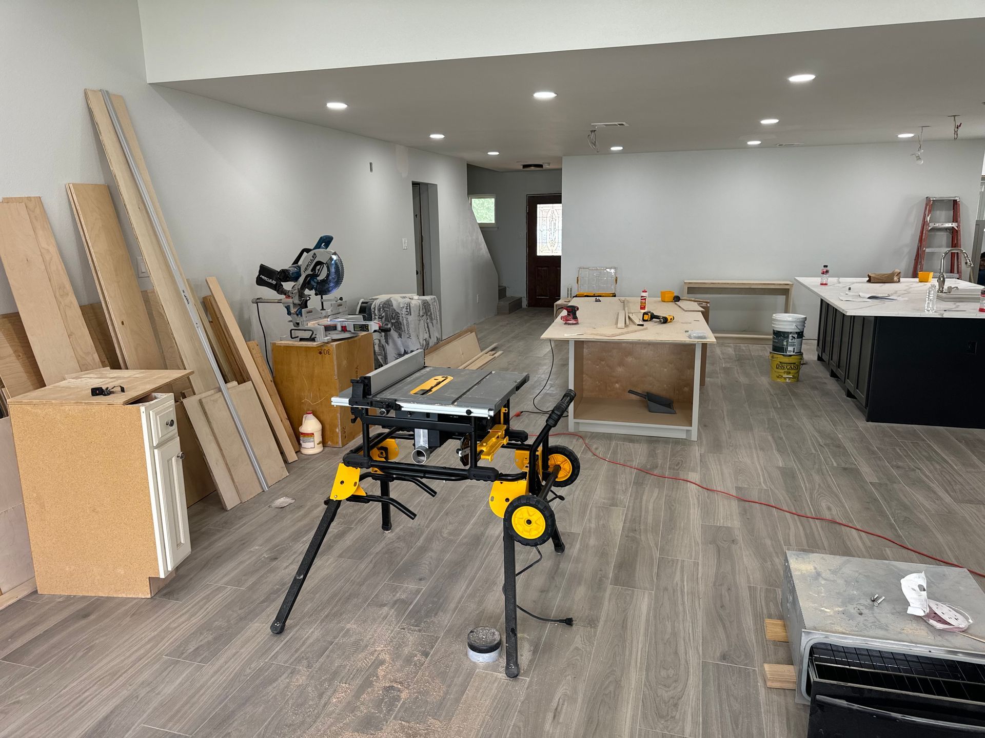 There is a table saw in the middle of the room.