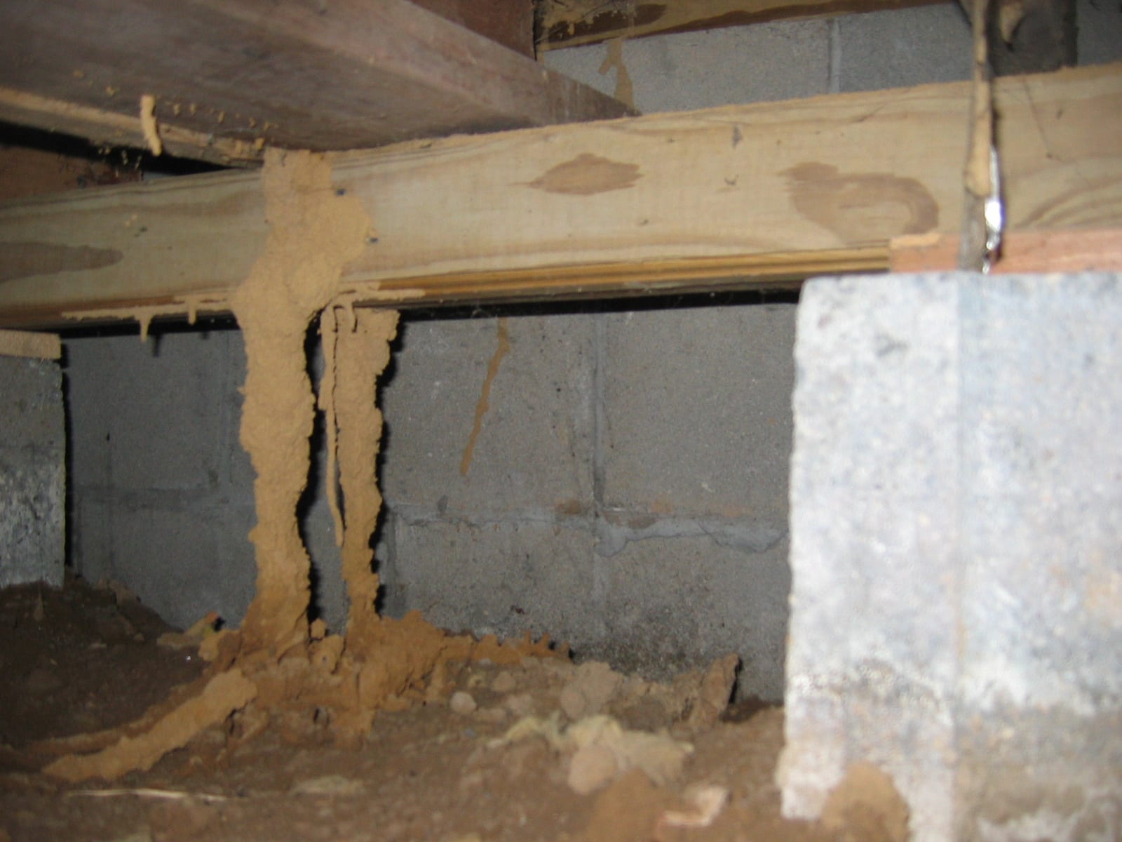 A crawl space with a lot of wood and dirt