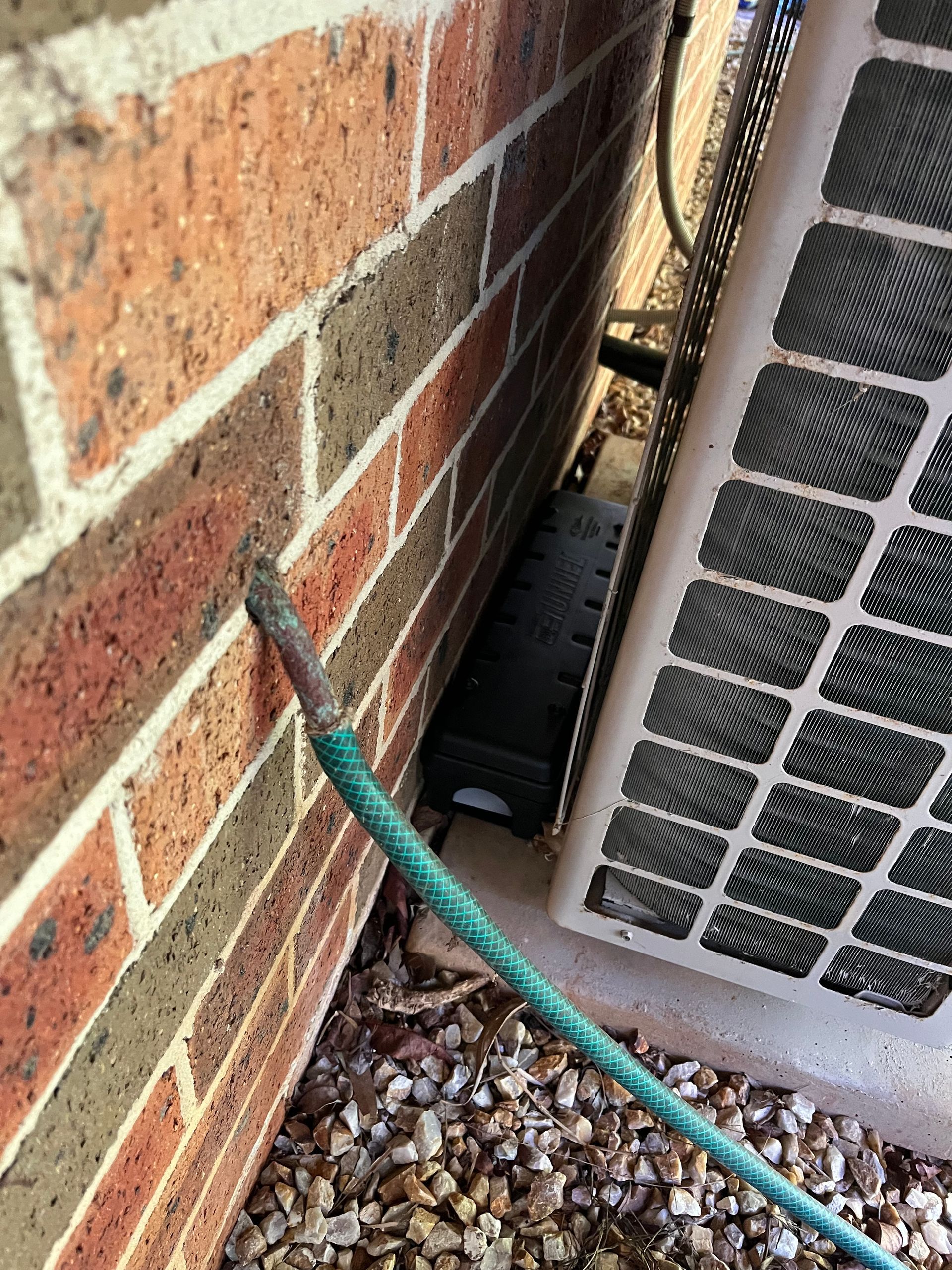 A tracking tunnel used to identify rodent species by ink footprints left on paper card inserts. rodent rat pest control naturewise port macquarie nsw