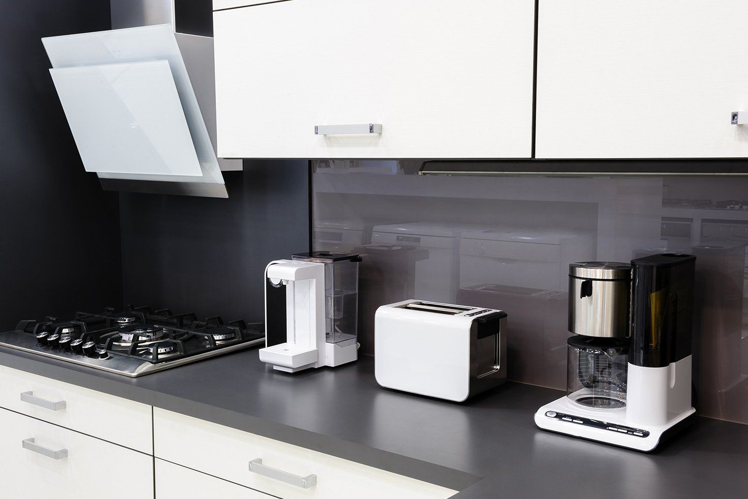 Modern White Kitchen With Splashbacks And Appliances — Kitchen Accessories in Charmhaven, NSW