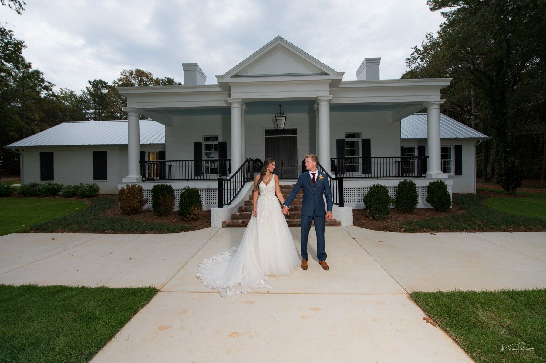 Outdoor Wedding Facility — Outdoor Daylight Photo Shoot Of Bride And Groom in Decatur, AL