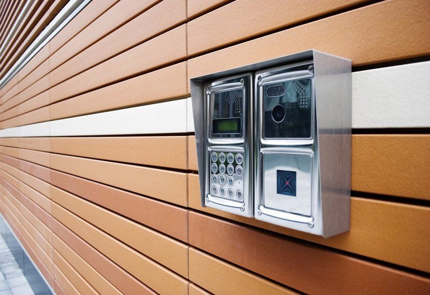 Remote electronic doorbells