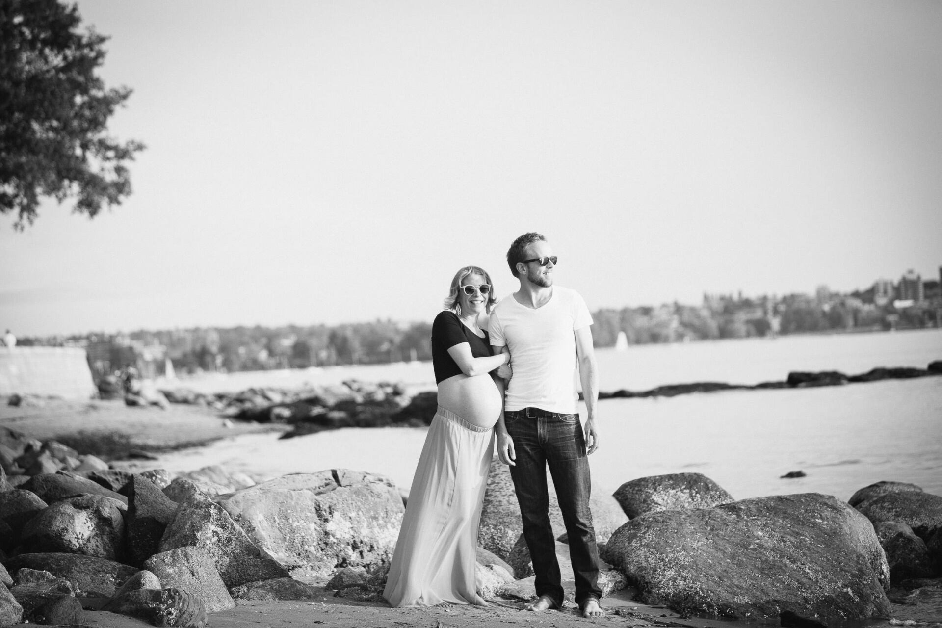 Maternity photo of a couple on the beach