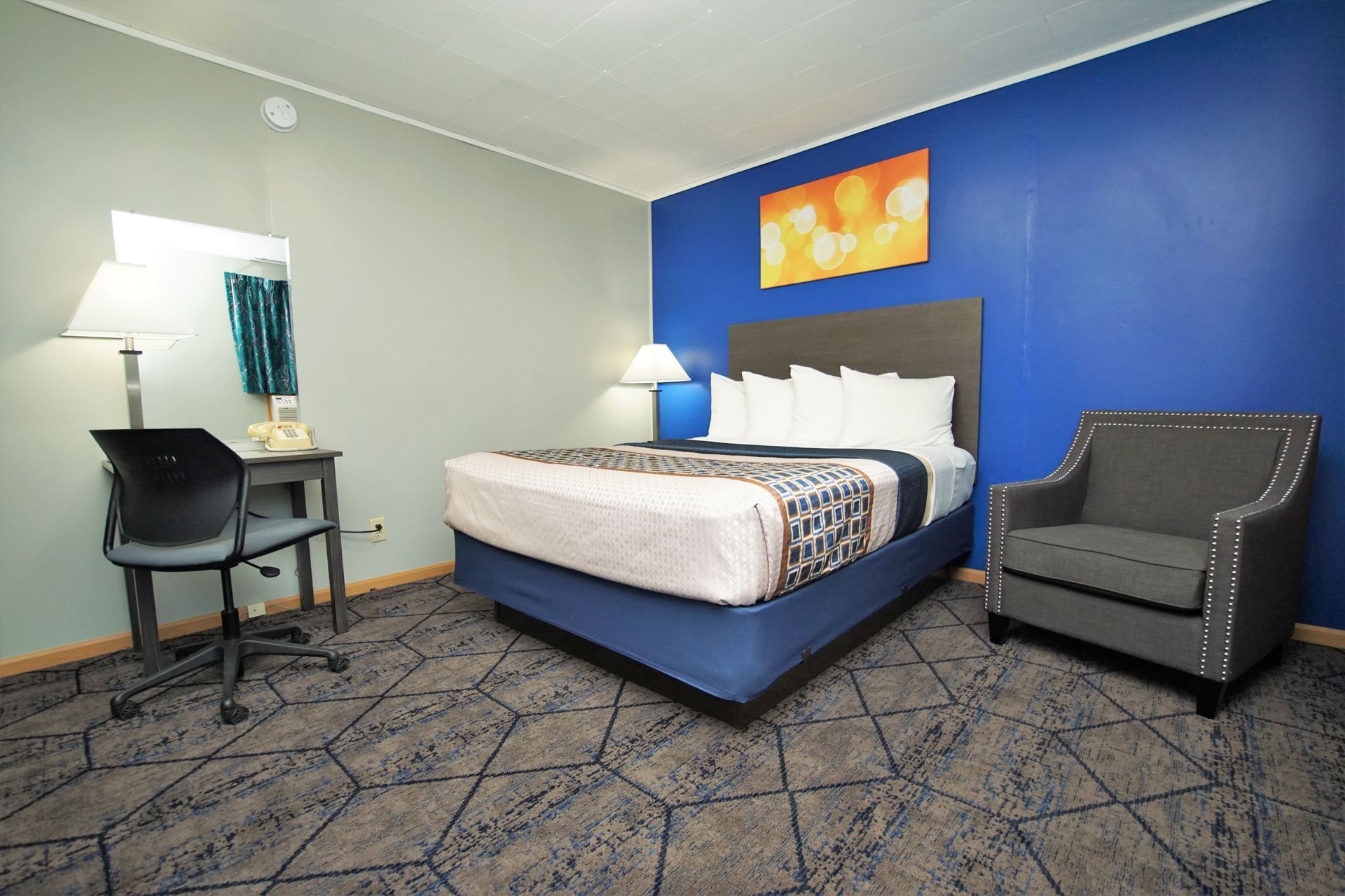 Standard 1 Queen Room