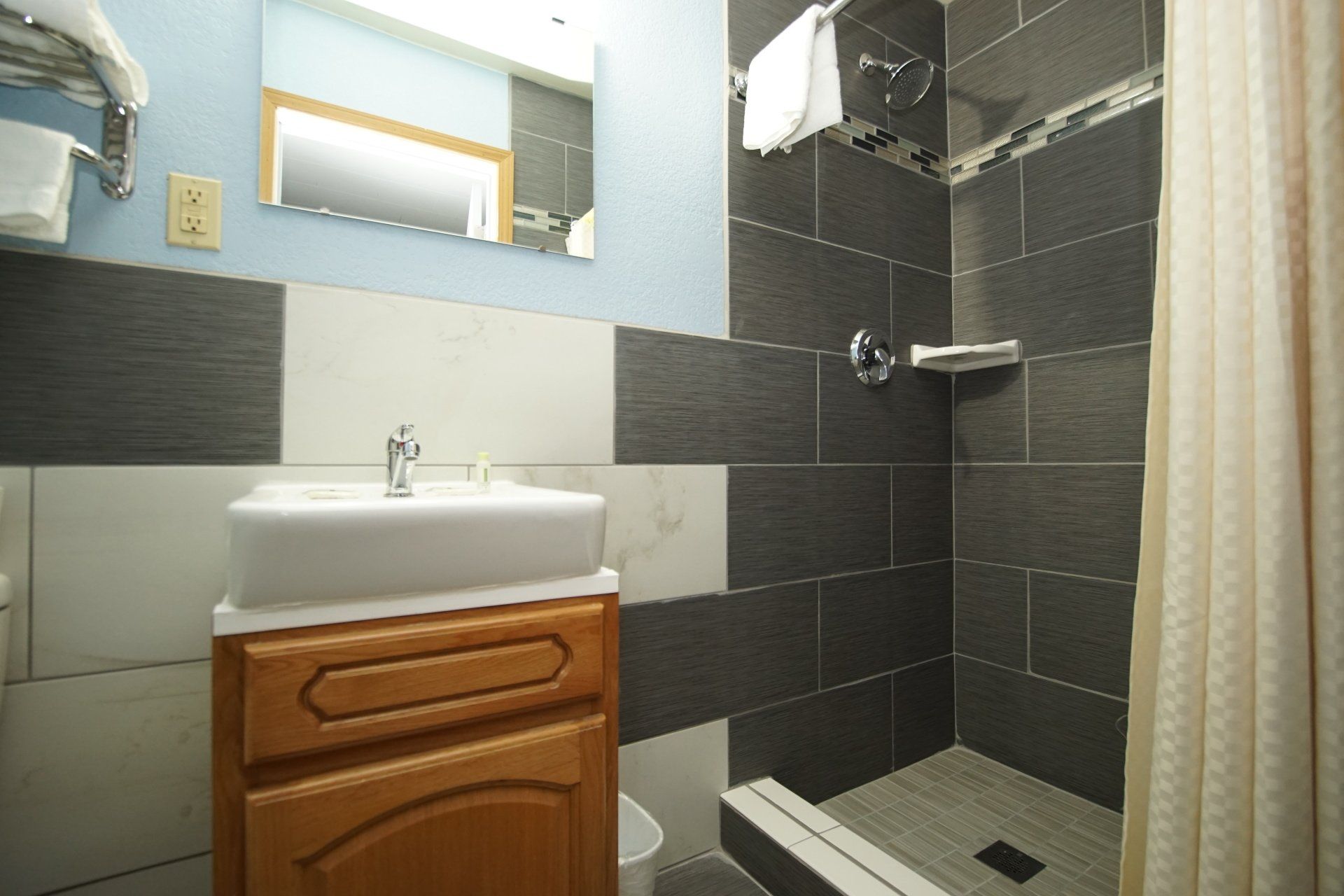 Standard 1 Queen Bathroom Shower