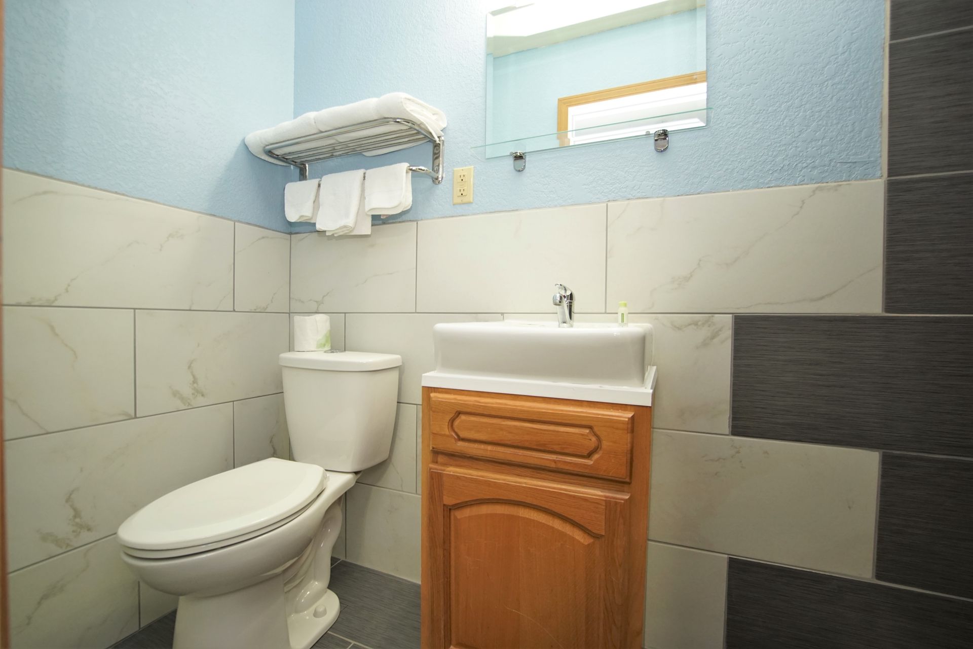 Standard 1 Queen Bathroom