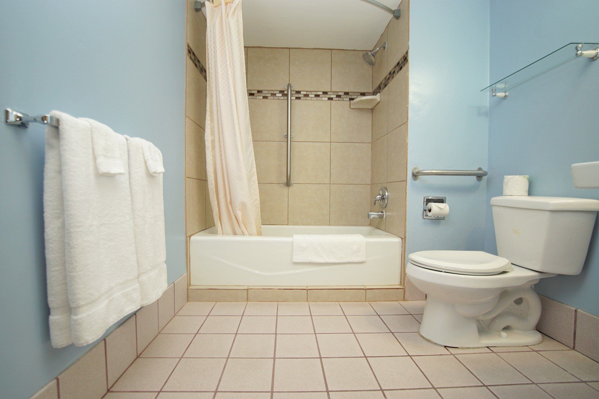 Deluxe 1 King Bathroom