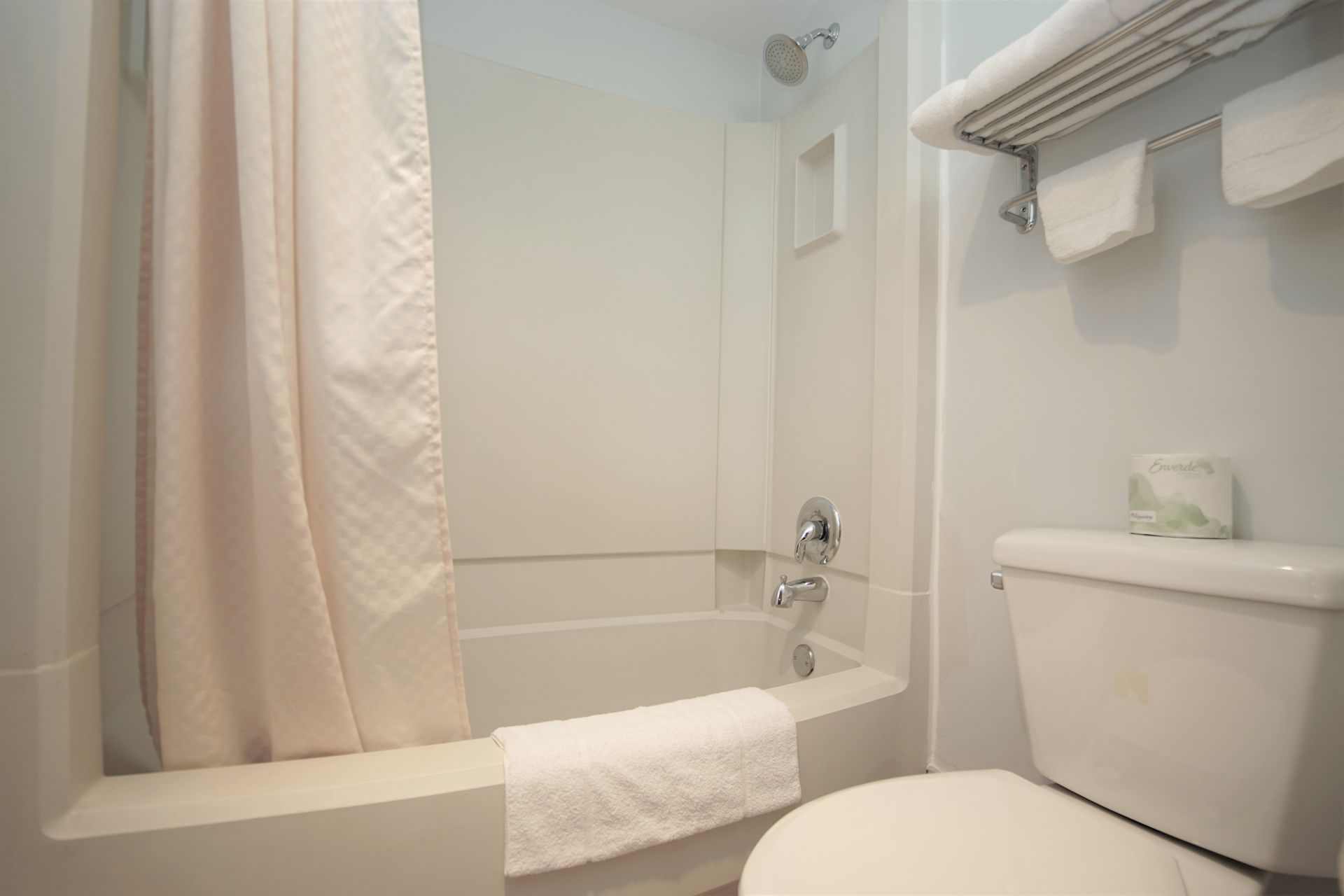 Deluxe 2 Queen Bathroom