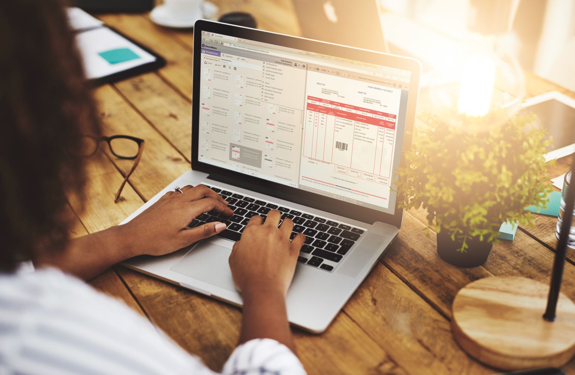 Portatil utilitzant DocuWare