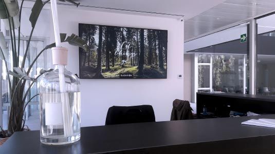 OFI3 efectua projectes d'enginyeria audiovisual a Andorra com ara Cartelleria digital Coprporativa