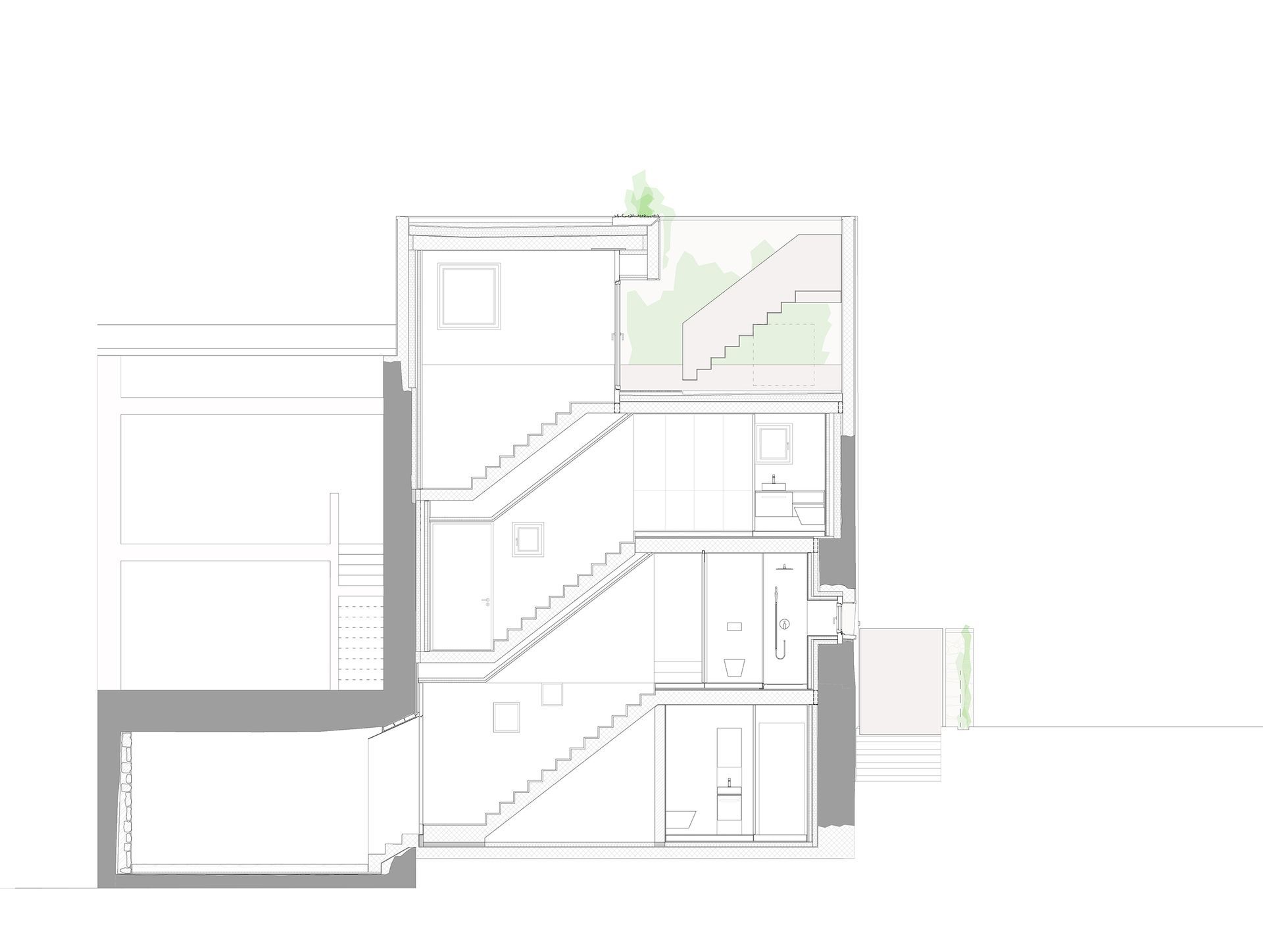 Sezione architettonica di un edificio a più livelli. Mostra scale, stanze e un patio esterno con vegetazione.