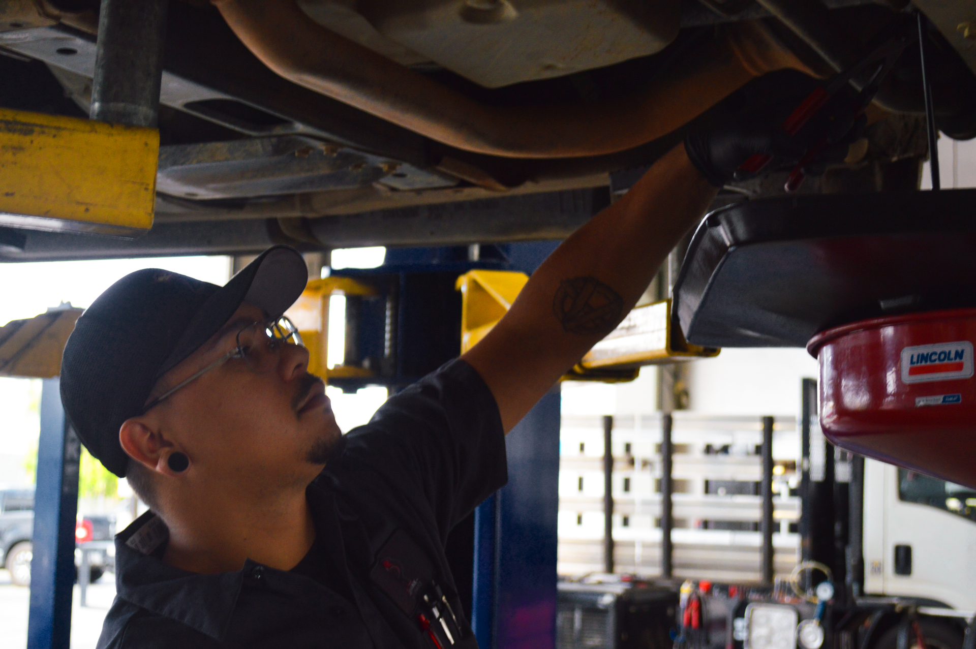 Commercial fleet repair service provider in Southern California working on fleet vehicles in Temecul