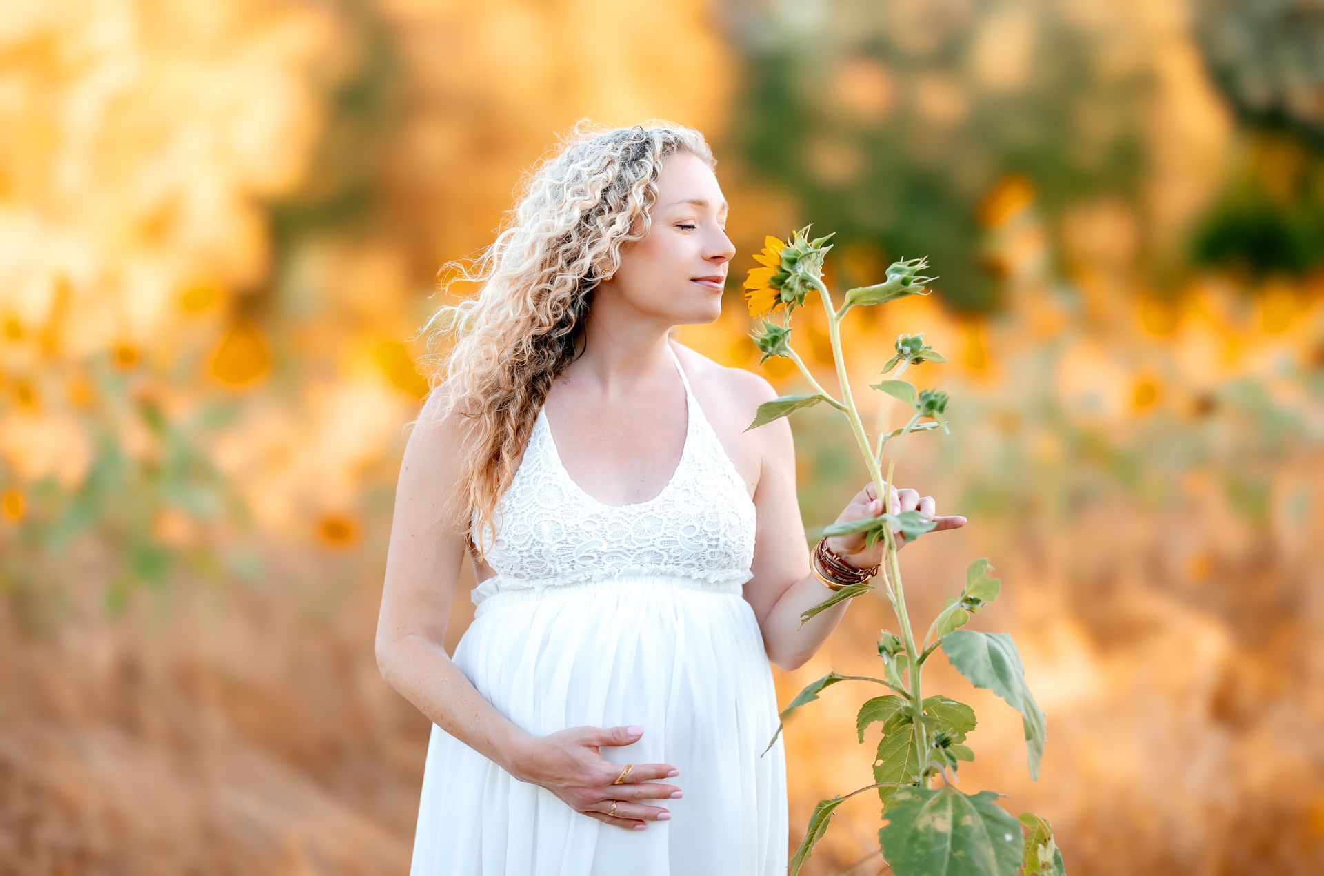 Golden hour summer maternity photoshoot at NCMA in Raleigh, North Carolina