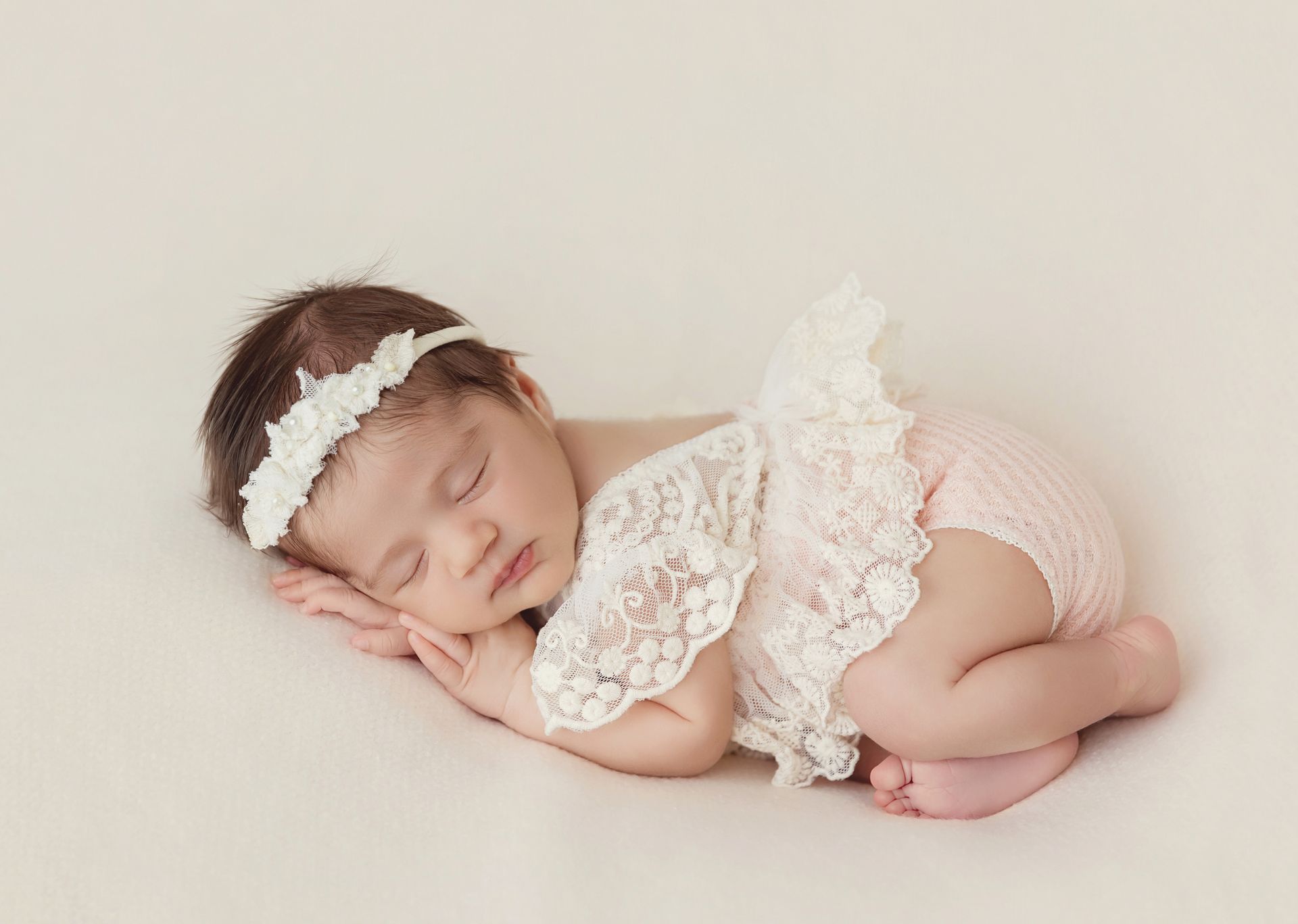 Luxury newborn studio session, calm and baby-led experience

