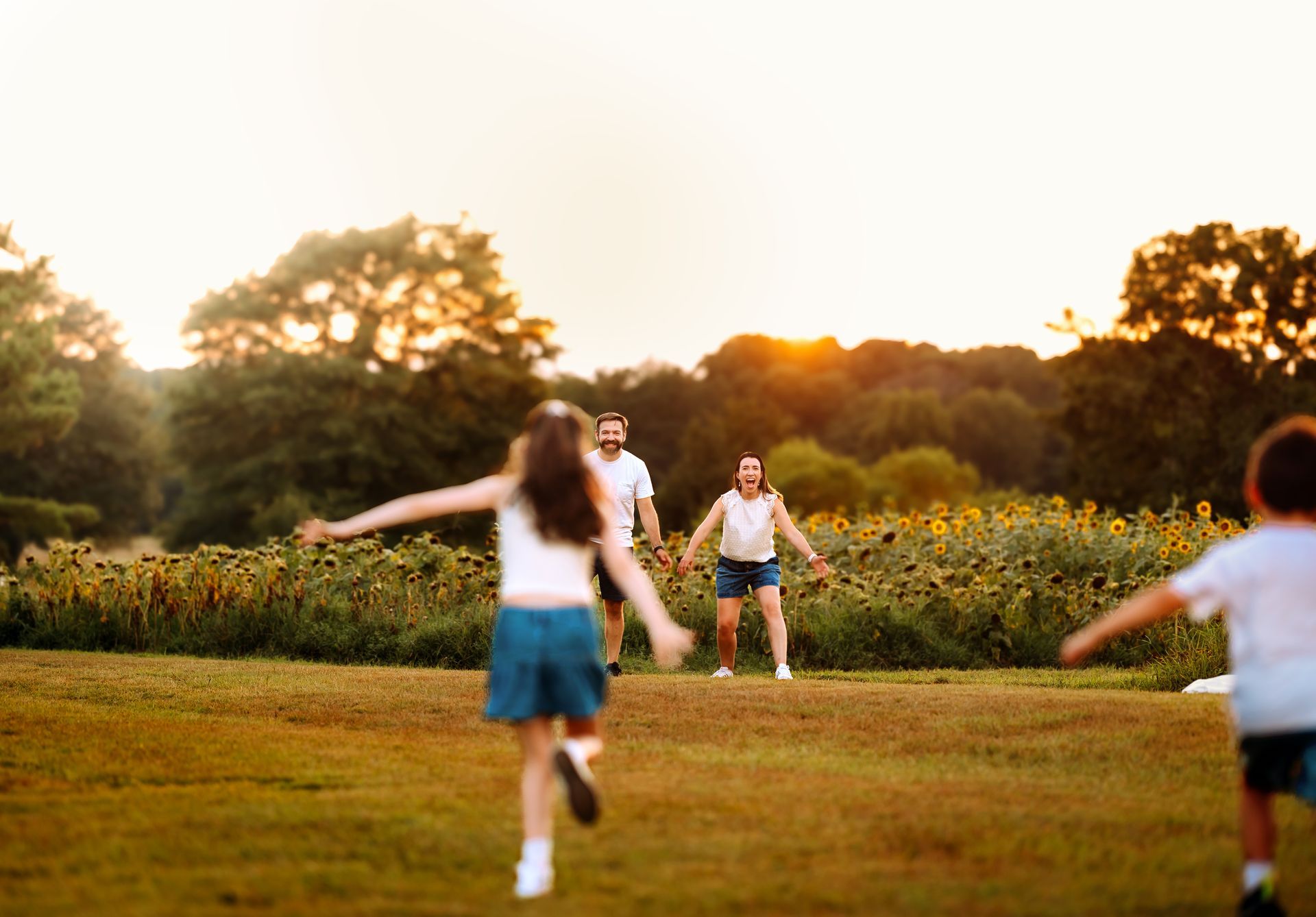 Mother’s Day portrait session in a vibrant red poppy field with natural light