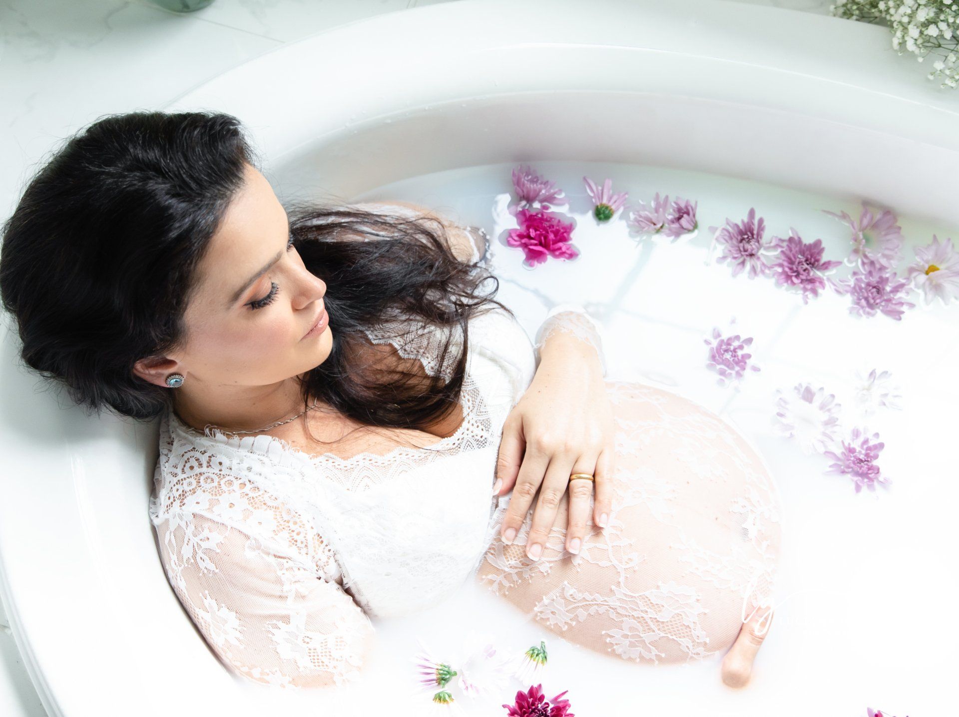 Milk Bath Photoshoot by Luciana Galucci Photography